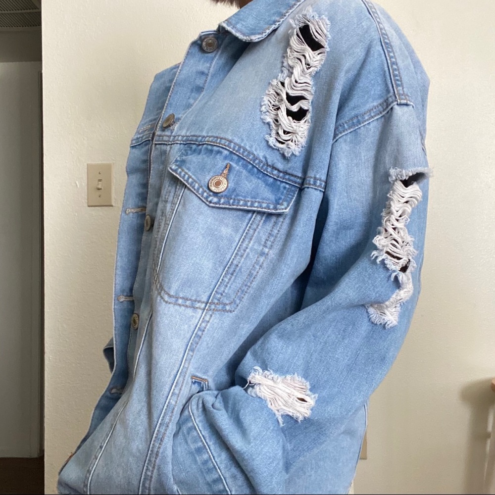FOREVER 21 | Ripped denim jacket - Picture 2 of 7
